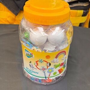 Play Right Art Activity Bucket filled with over 600 pieces of art materials new